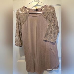 Shiela Rose 3/4 sleeve lace sleeve shirt